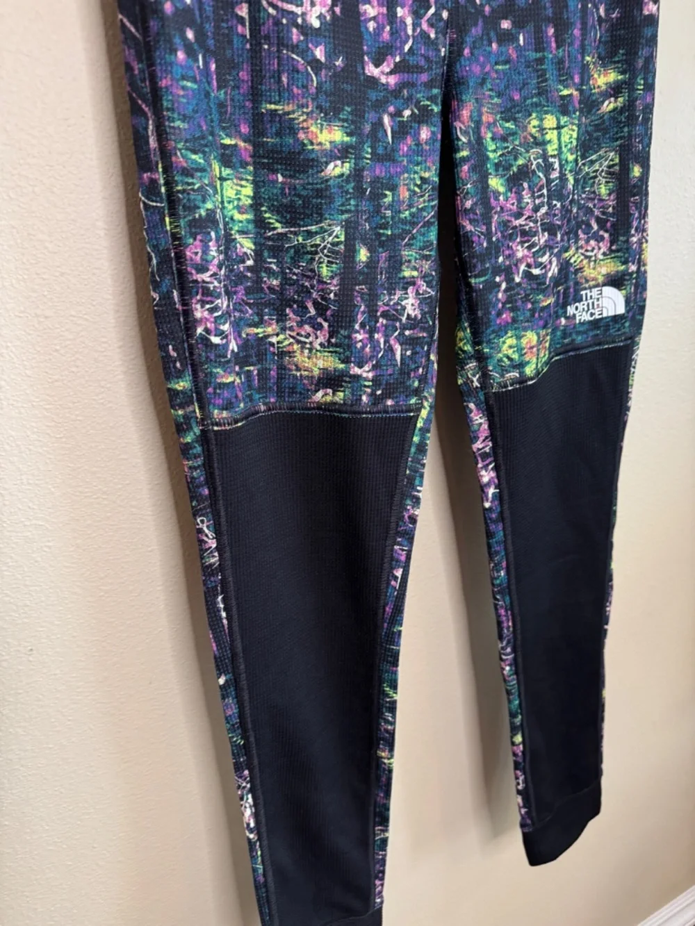 The North Face Teens. Boys’ & Girls’ Waffle Base Layer Set size Large